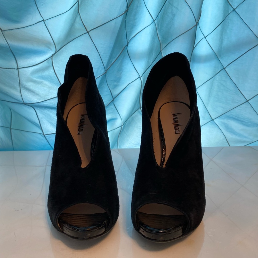 New Nieman Marcus Wade ankle boots with snakeskin heel